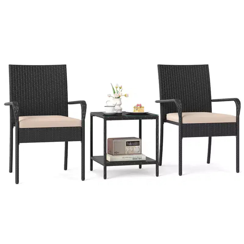Ensemble de mobilier de jardin Costway 3 pièces avec table à 2 niveaux, plateau en verre trempé et coussins moelleux Blanc/Noir/Marron