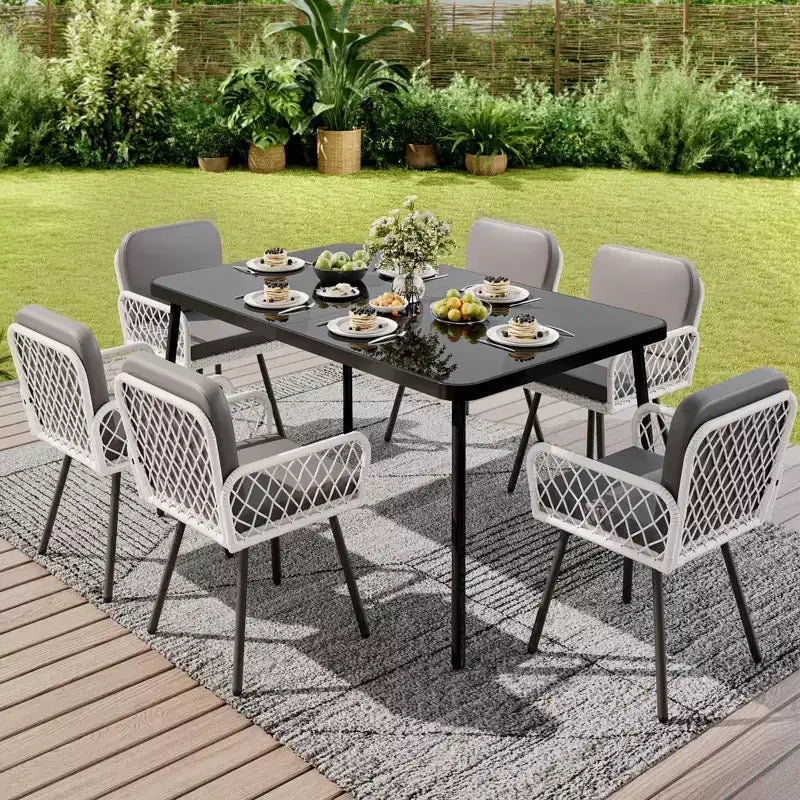 Ensemble de salle à manger d'extérieur 7 pièces avec coussins gris, table en verre trempé et chaises en rotin PE résistant aux intempéries pour patio, jardin, bord de piscine
