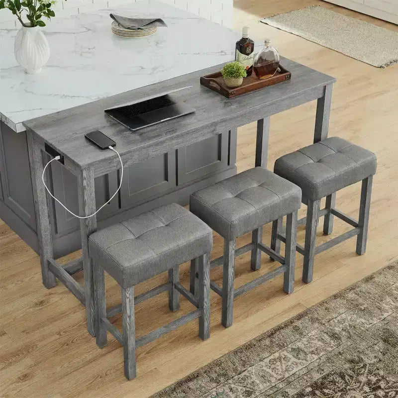 Ensemble de table à manger et de tabourets de bar Okak 4 pièces de style ferme pour cuisine, salle à manger, ensemble de table de petit-déjeuner en bois massif avec prise de courant