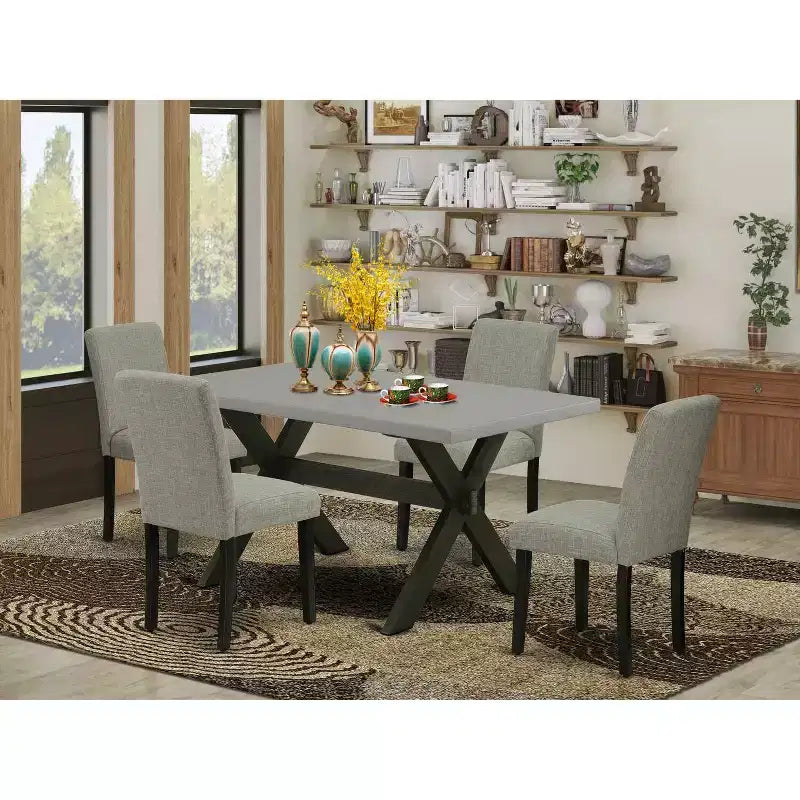 Table à manger rectangulaire 5 pièces HomeStock en chêne naturel avec plateau en bois massif et 4 chaises Parson