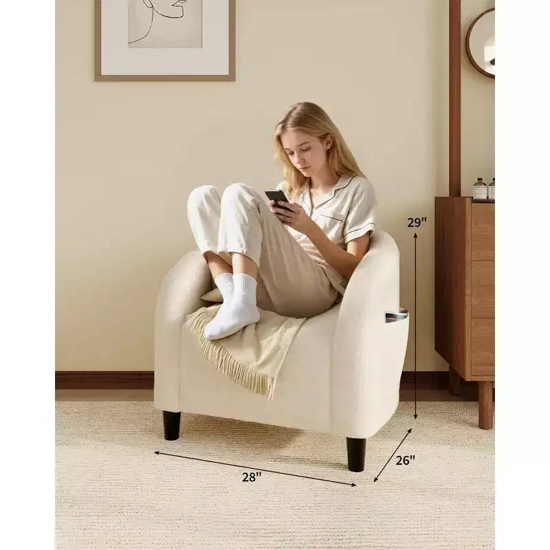 Fauteuil club 28 en velours avec dossier en U, accoudoirs incurvés et assise rembourrée douce pour salon et chambre