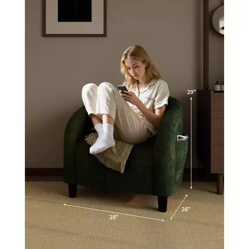 Fauteuil club 28 en velours avec dossier en U, accoudoirs incurvés et assise rembourrée douce pour salon et chambre