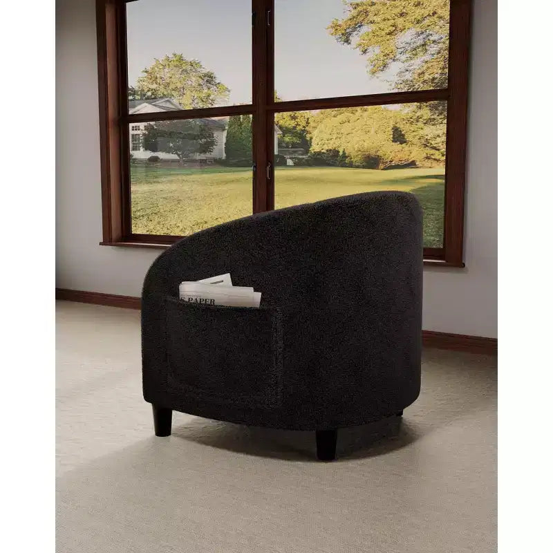 Fauteuil club 28 en velours avec dossier en U, accoudoirs incurvés et assise rembourrée douce pour salon et chambre