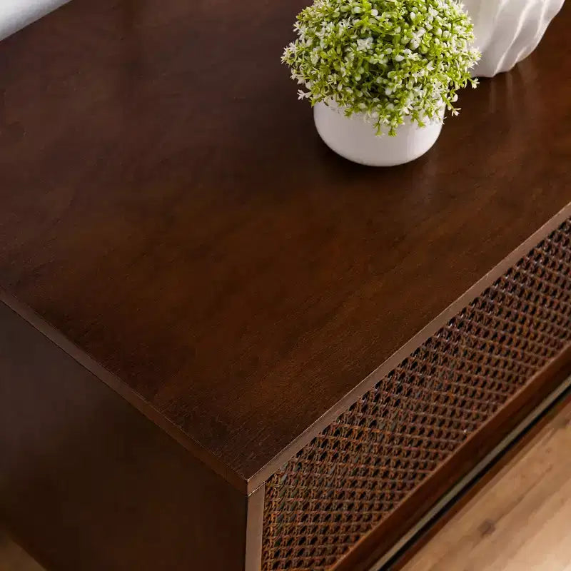 Meuble TV en rotin de style moderne du milieu du siècle de 150 cm pour téléviseurs de 65 pouces avec pieds en bois massif et portes en rotin - Bois foncé