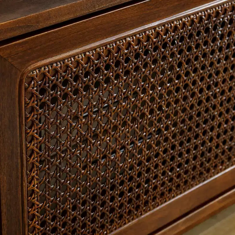 Meuble TV en rotin de style moderne du milieu du siècle de 150 cm pour téléviseurs de 65 pouces avec pieds en bois massif et portes en rotin - Bois foncé