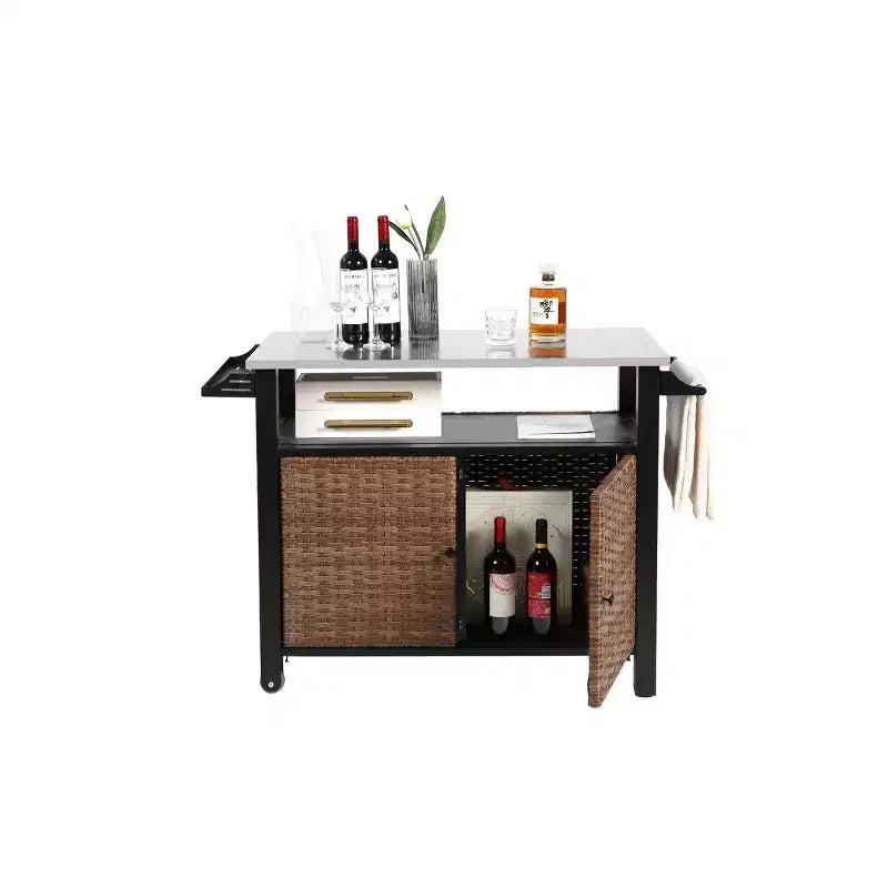 Chariot de bar d'extérieur en osier avec plateau en acier inoxydable, armoire de rangement et roulettes, table de service de patio pour jardin ou piscine