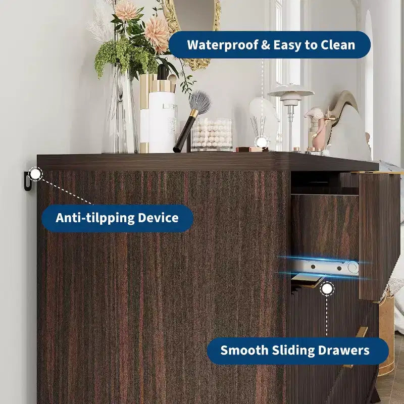 Commode moderne en bois cannelé à 8 tiroirs, design incurvé et poignées, meuble de rangement pour vêtements, meuble TV pour chambre à coucher ou couloir