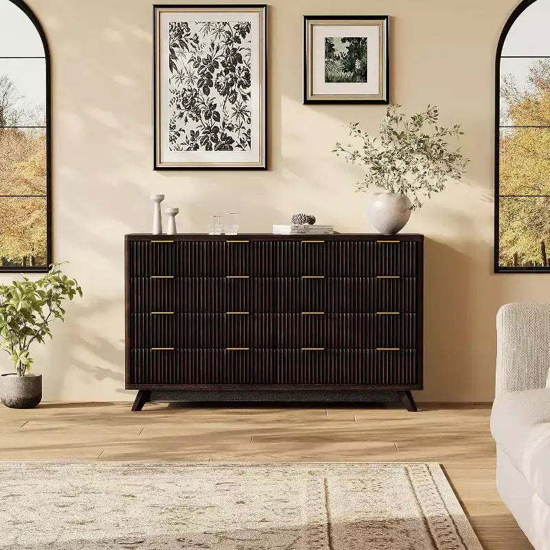 Commode moderne en bois cannelé à 8 tiroirs, design incurvé et poignées, meuble de rangement pour vêtements, meuble TV pour chambre à coucher ou couloir