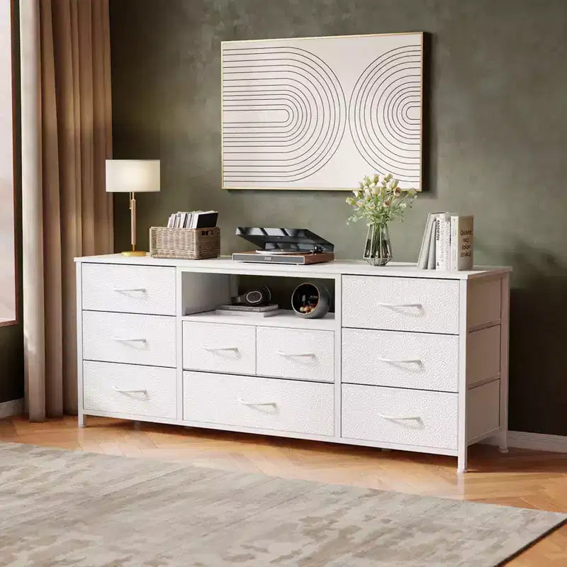 Commode Blanche à 9 Tiroirs Meuble TV pour Téléviseur de 65 Pouces avec Station de Recharge Lumières LED Console Multimédia Unité de Rangement de Chambre à Coucher de 55 Pouces de Large