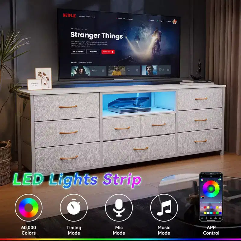 Commode Blanche à 9 Tiroirs Meuble TV pour Téléviseur de 65 Pouces avec Station de Recharge Lumières LED Console Multimédia Unité de Rangement de Chambre à Coucher de 55 Pouces de Large