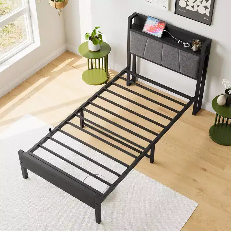 Cadre de lit double avec tête de lit de rangement et station de recharge, pas besoin de sommier tapissier pour chambre à coucher