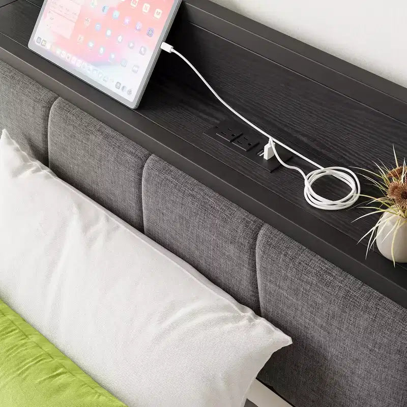 Cadre de lit double avec tête de lit de rangement et station de recharge, pas besoin de sommier tapissier pour chambre à coucher
