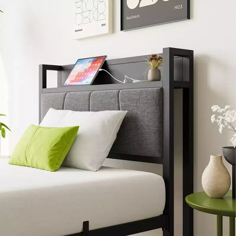 Cadre de lit double avec tête de lit de rangement et station de recharge, pas besoin de sommier tapissier pour chambre à coucher